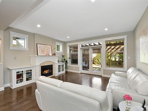 4th image of 1059 Clare St