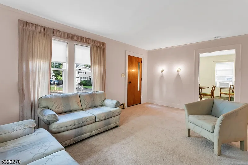 3 bed, 1.5 bath, $3,500 — Photo 3