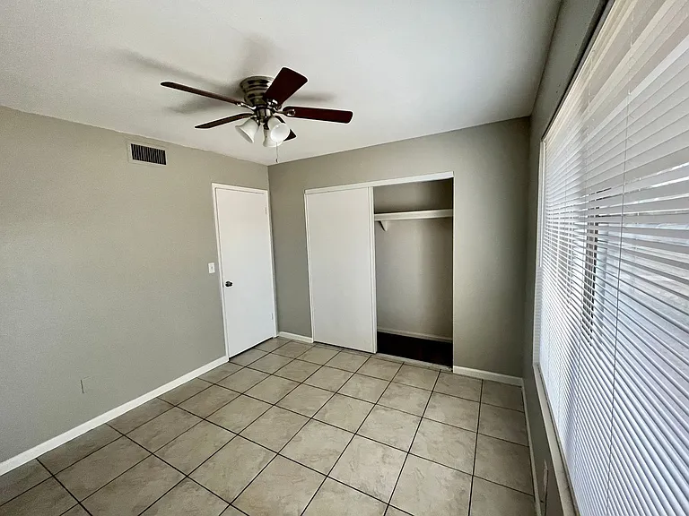 3352 W Harmont Dr #1 — Photo 16