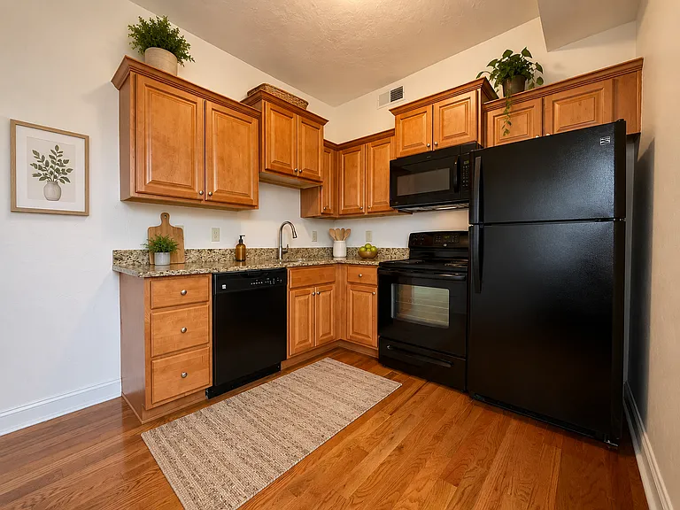 732 Filbert St — Photo 1