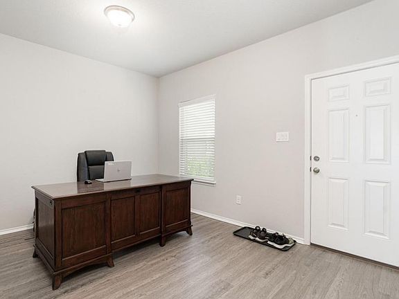 5th image of 556 Long Leaf Dr