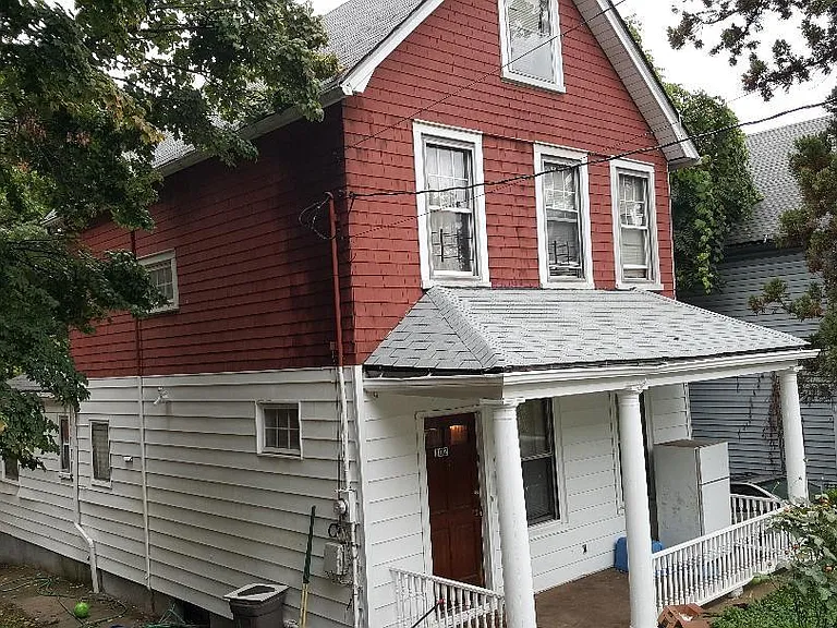 102 Courter Ave — Photo 2