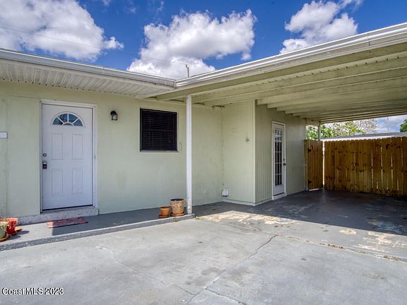 4th image of 1010 Bianca Dr NE