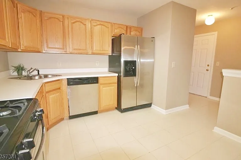 249 Potomac Dr — Photo 2