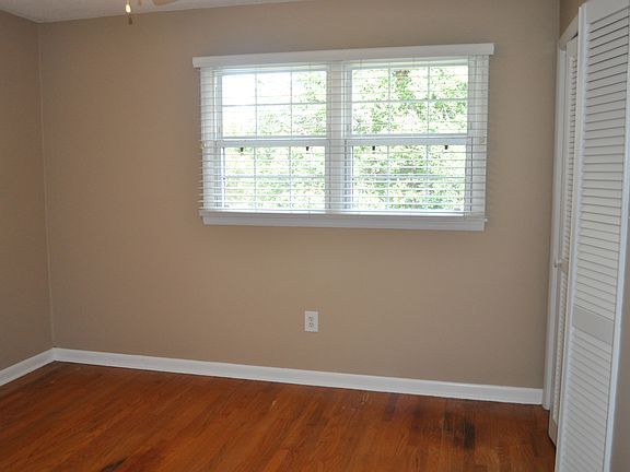 A Bedroom on 417 side