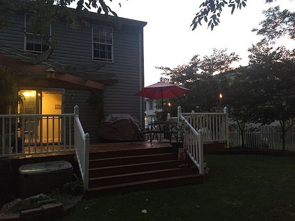 3rd image of 2220 Melrose Ln