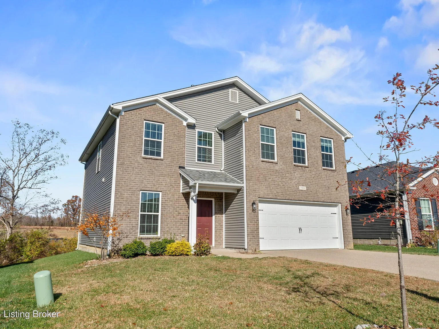4 bed, 2.5 bath, 2336 sqft, $2,200 — Photo 3