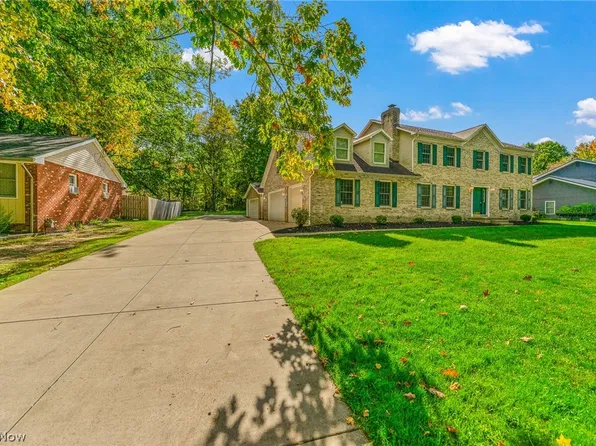 7448 Oakwood Dr, Brookfield, OH 44403