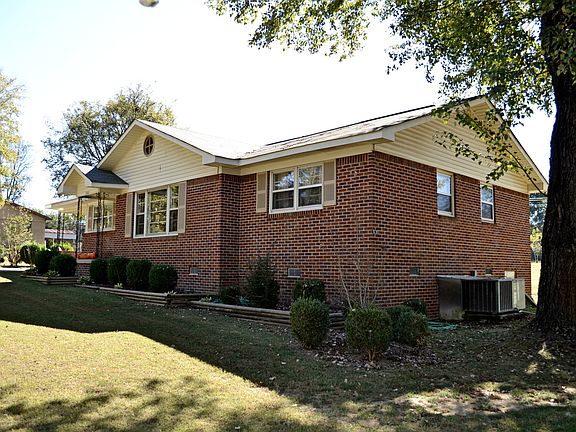 2nd image of 202 Underwood Dr