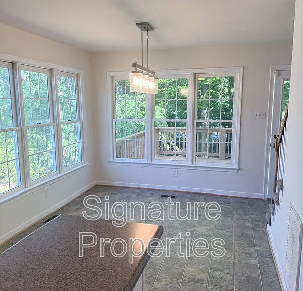 12521 Hillgate Ln — Photo 4