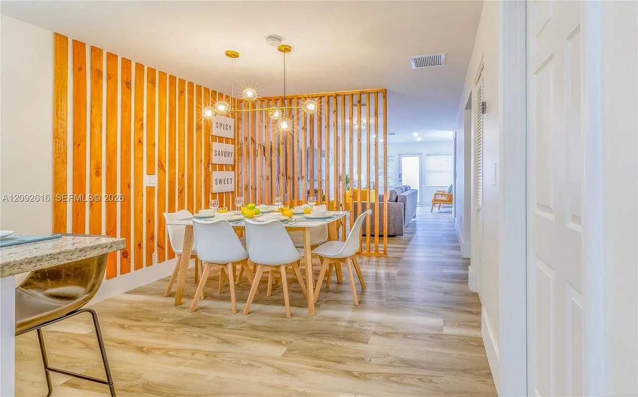 2 bed, 1.0 bath, 950 sqft, $3,000 — Photo 2