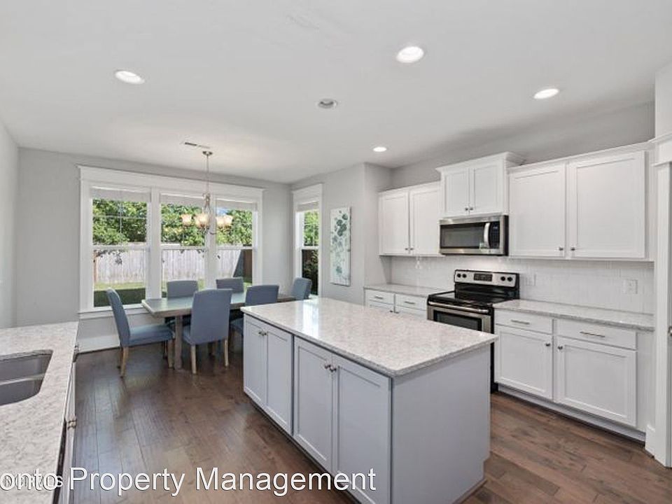 1st image of 723 Antler Dr