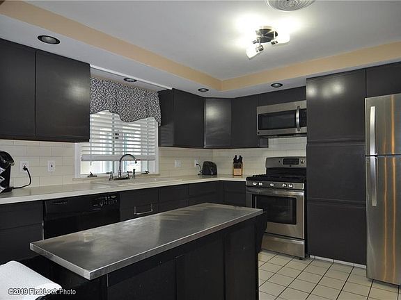 5th image of 6 Vineland Ave