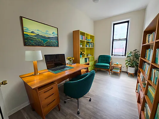 Rented by Voro Purple LLC | media 4