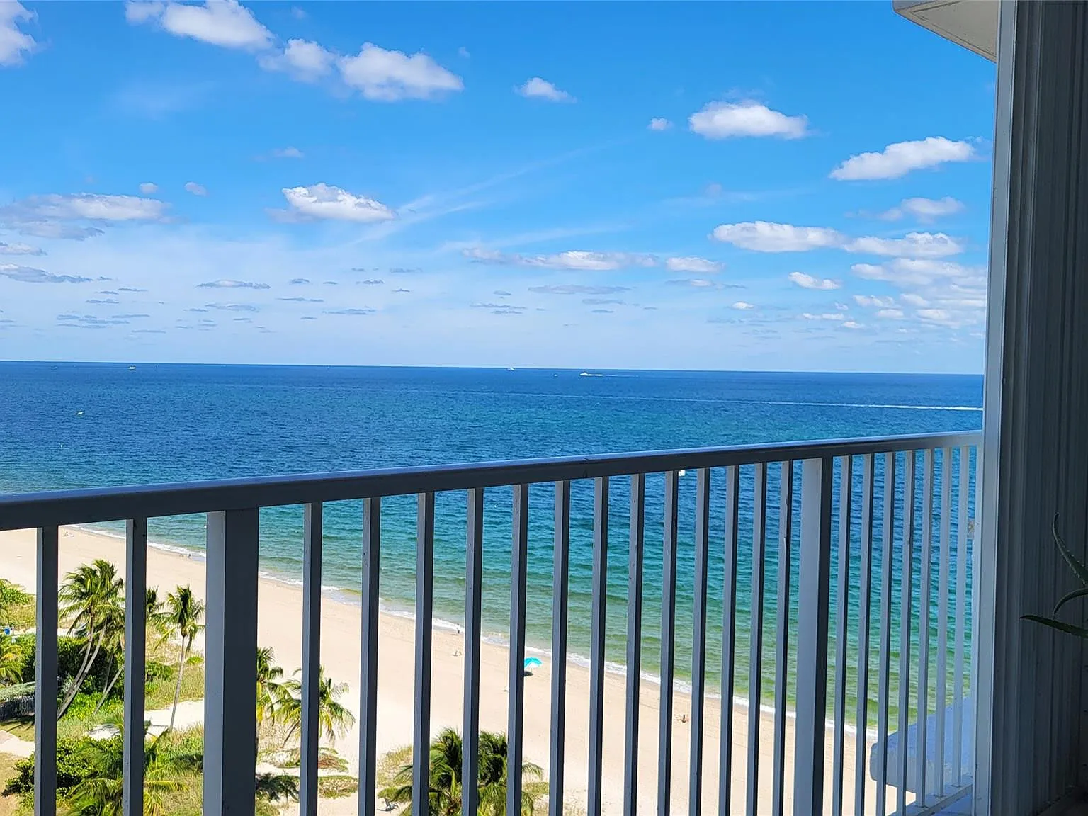 2 bed, 2.0 bath, 1630 sqft, $5,950 — Photo 2