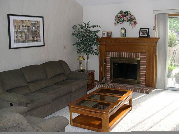 5th image of 105 White Pine Dr