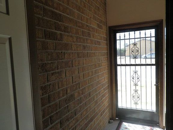 5th image of 1327 Anita St