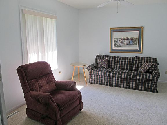 3rd image of 4713 Weston Ave