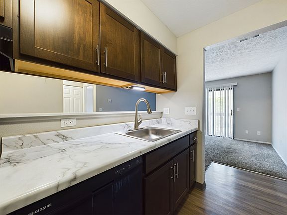 5th image of 226 Taft Ct #5-20