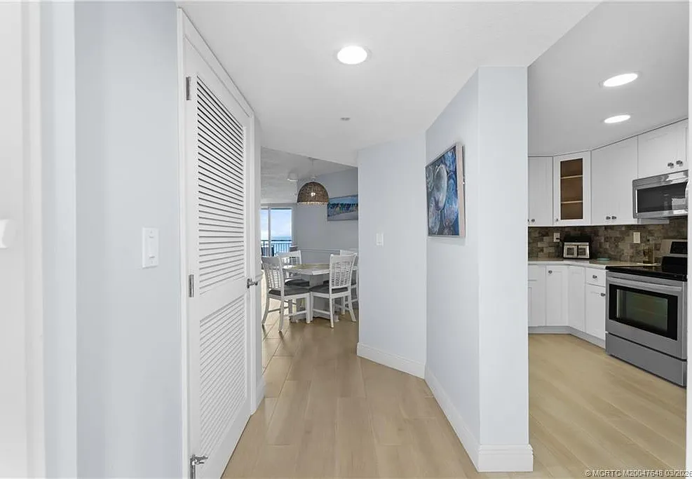 2 bed, 2.0 bath, 1405 sqft, $4,500 — Photo 3