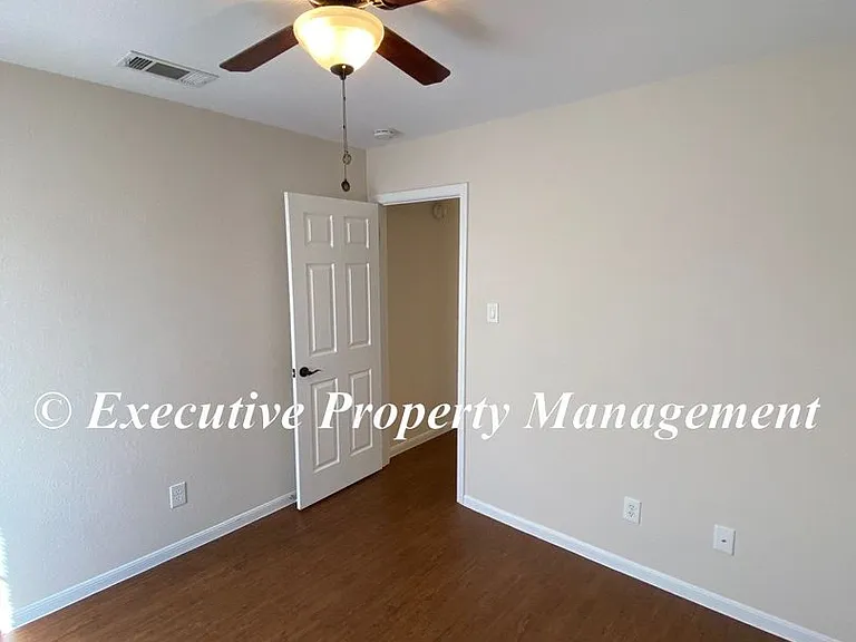 917 Whirlaway Dr — Photo 13