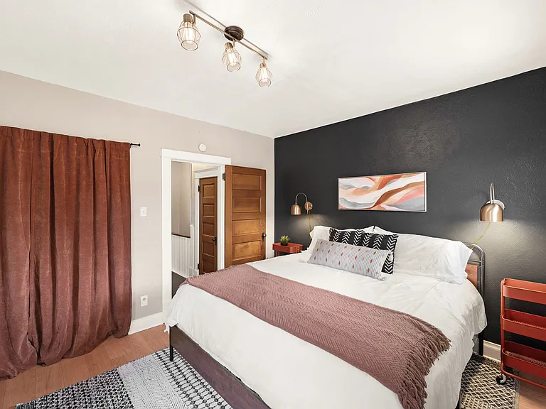 228 S Logan St — Photo 17