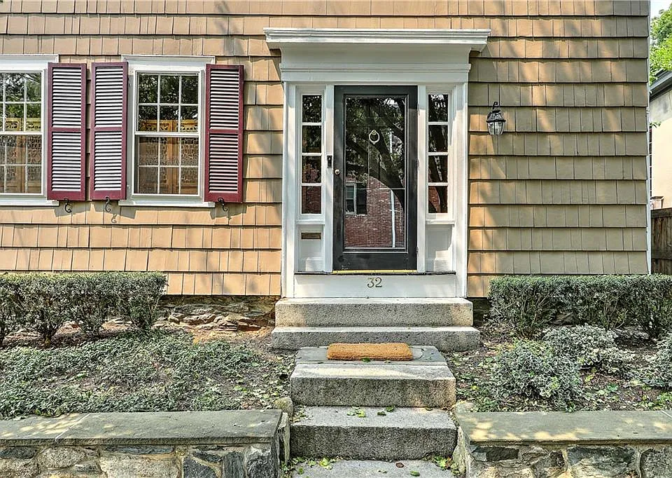 32 Jenckes St