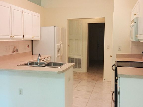 4th image of 2363 Heritage Cir