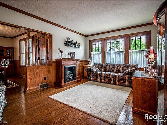 4th image of 2527 Lincoln Way NW