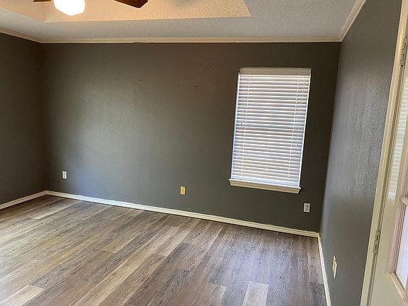 4th image of 129 Hollie Cir