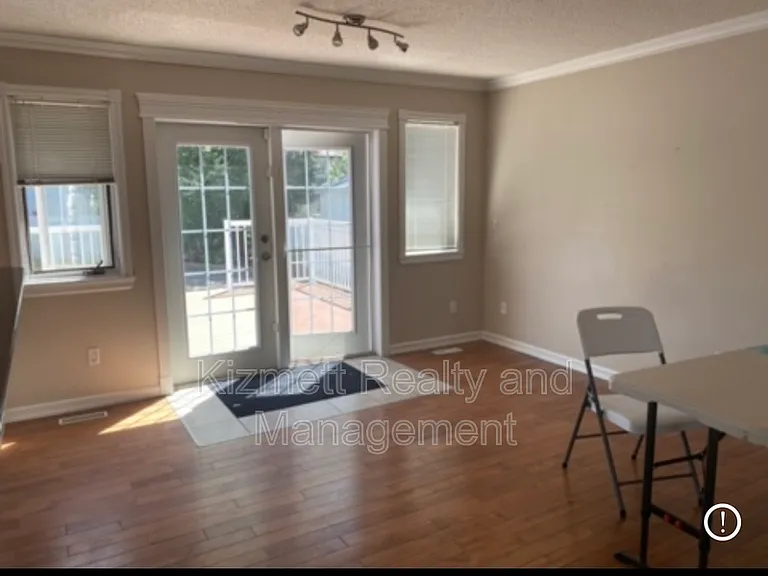 59 McLeod Cres — Photo 3