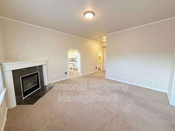 4th image of 409 W McLoughlin Blvd APT 1
