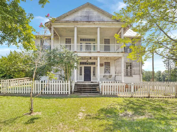 100 N Zion St, Winnsboro, SC 29180