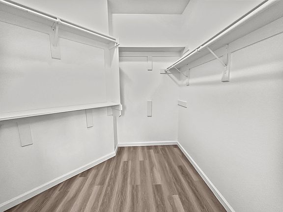 3rd image of 3008 Berkshire Ln