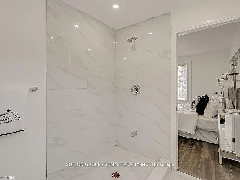 16 Upper Canada Dr #UPPER — Photo 28
