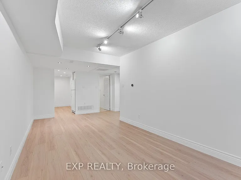 12 B Portland St #Townhouse B — Photo 3