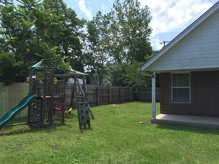 214 W Dewey St — Photo 13