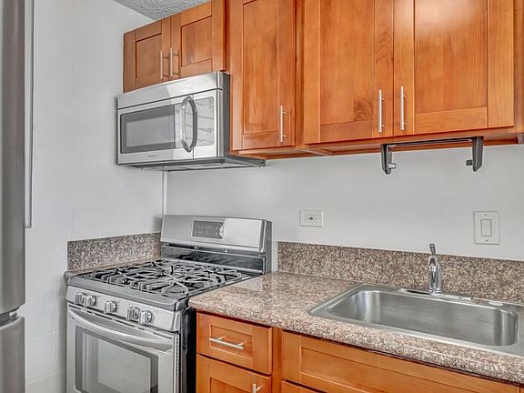 4th image of 949 Ala Nanala St APT 1403