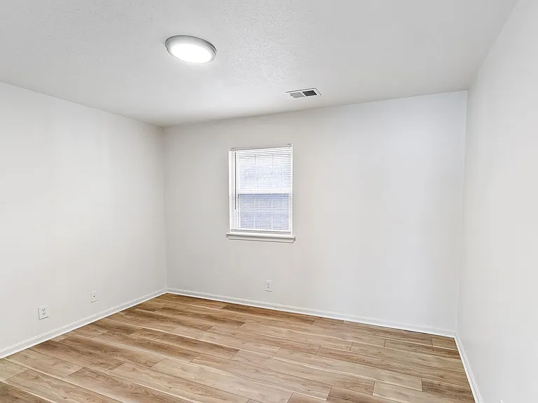 Foreman Apartments — Photo 24