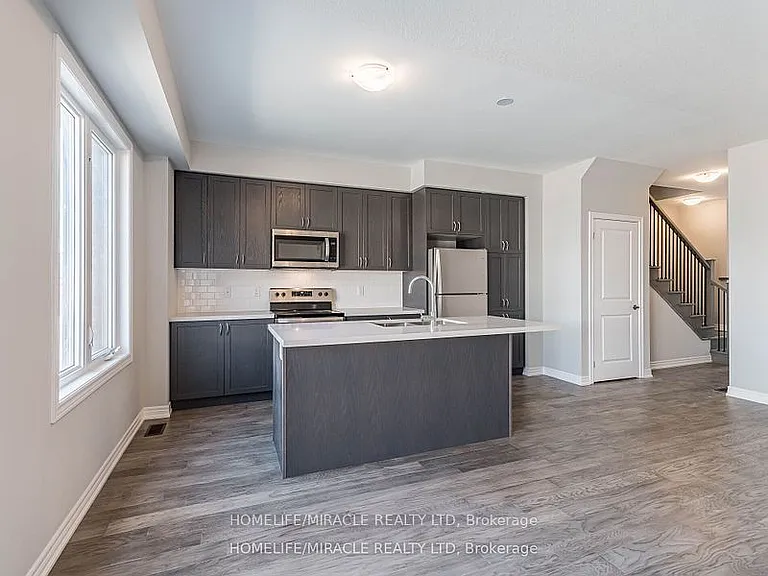140 Aquasanta Cres — Photo 12