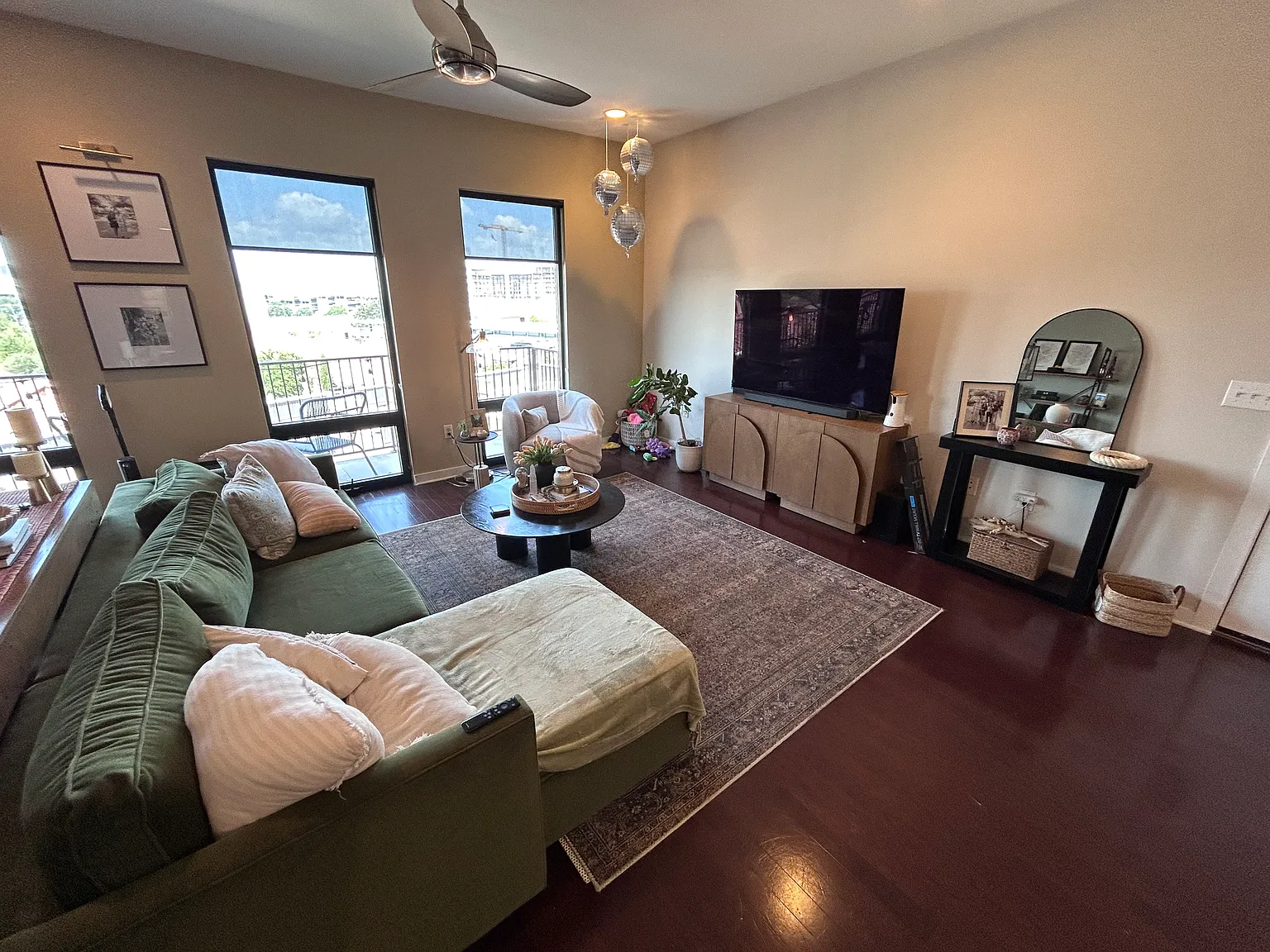 1 bed, 1060 sqft, $2,250 — Photo 3