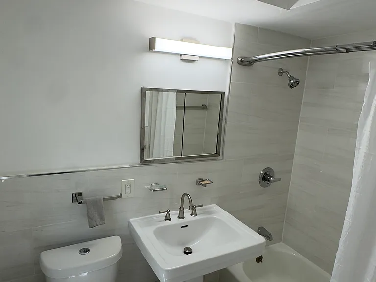51 Edgewater Dr #4 — Photo 10