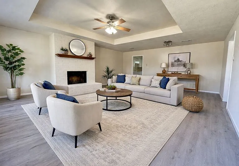 528 Post Oak Ln — Photo 1