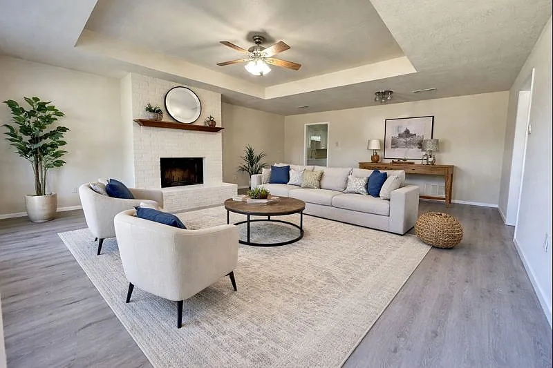 528 Post Oak Ln