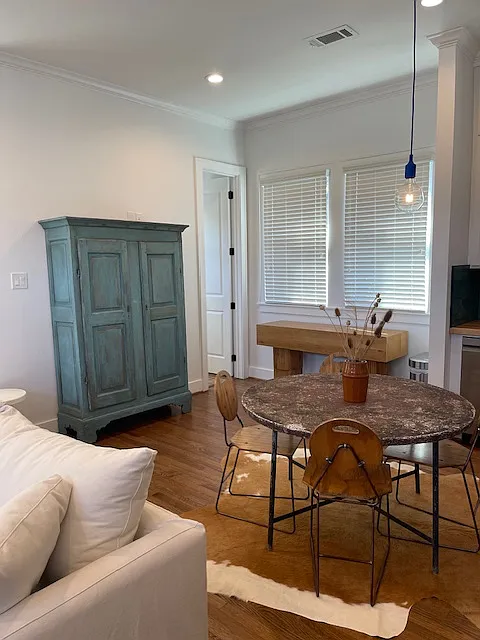 209 E 23rd St — Photo 3