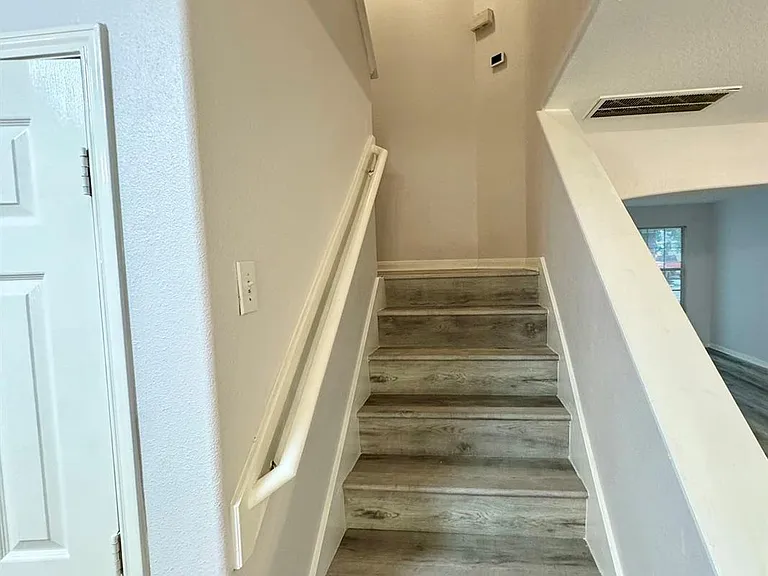 1910 Plum Falls Ln — Photo 17