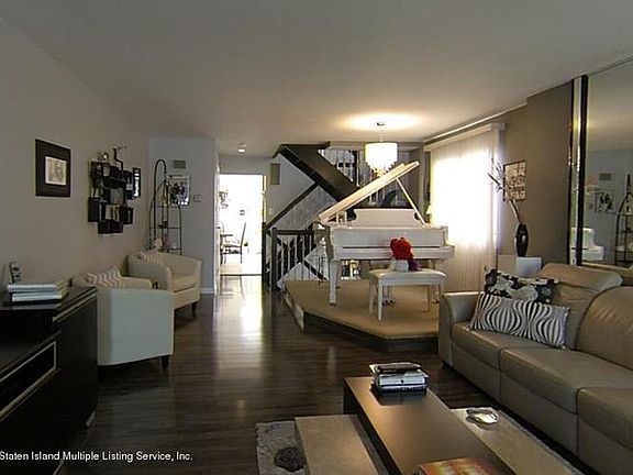 4th image of 170 Travis Ave