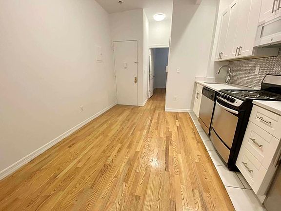 3rd image of 134 W 15th St #2R