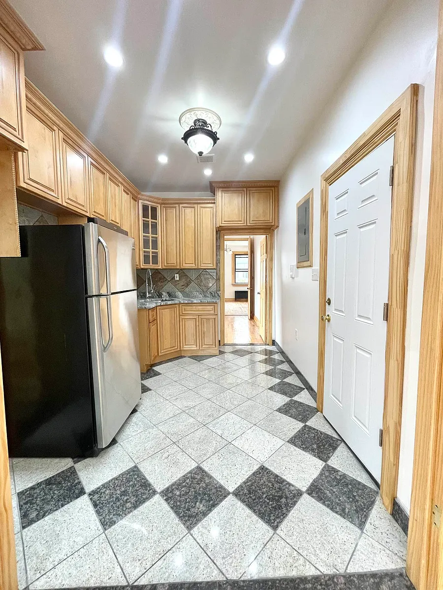 Building Photo - 252 Devoe St #V
