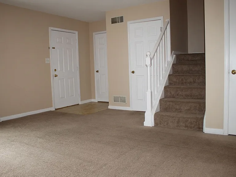 24 Ovelton Ave — Photo 2